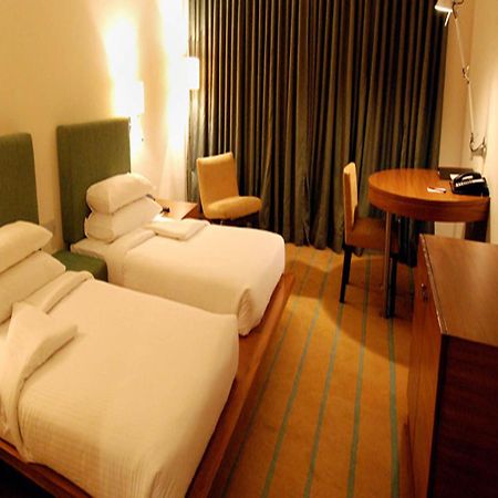 Hotel Parc Estique Pune Esterno foto