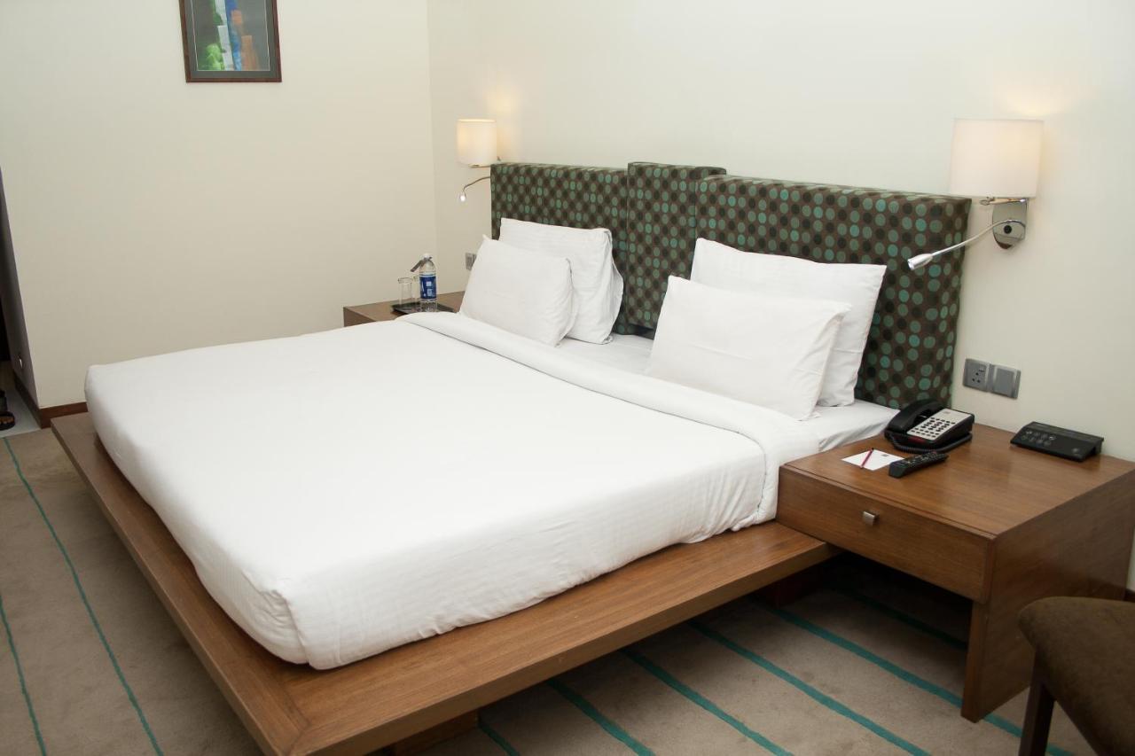 Hotel Parc Estique Pune Esterno foto