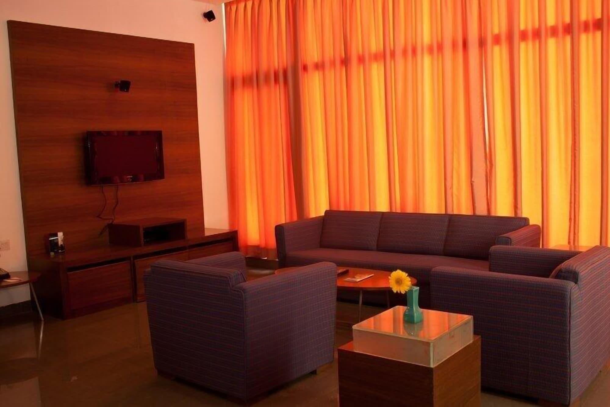 Hotel Parc Estique Pune Esterno foto
