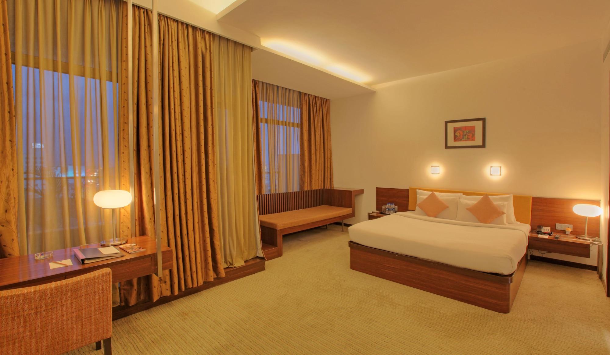Hotel Parc Estique Pune Esterno foto
