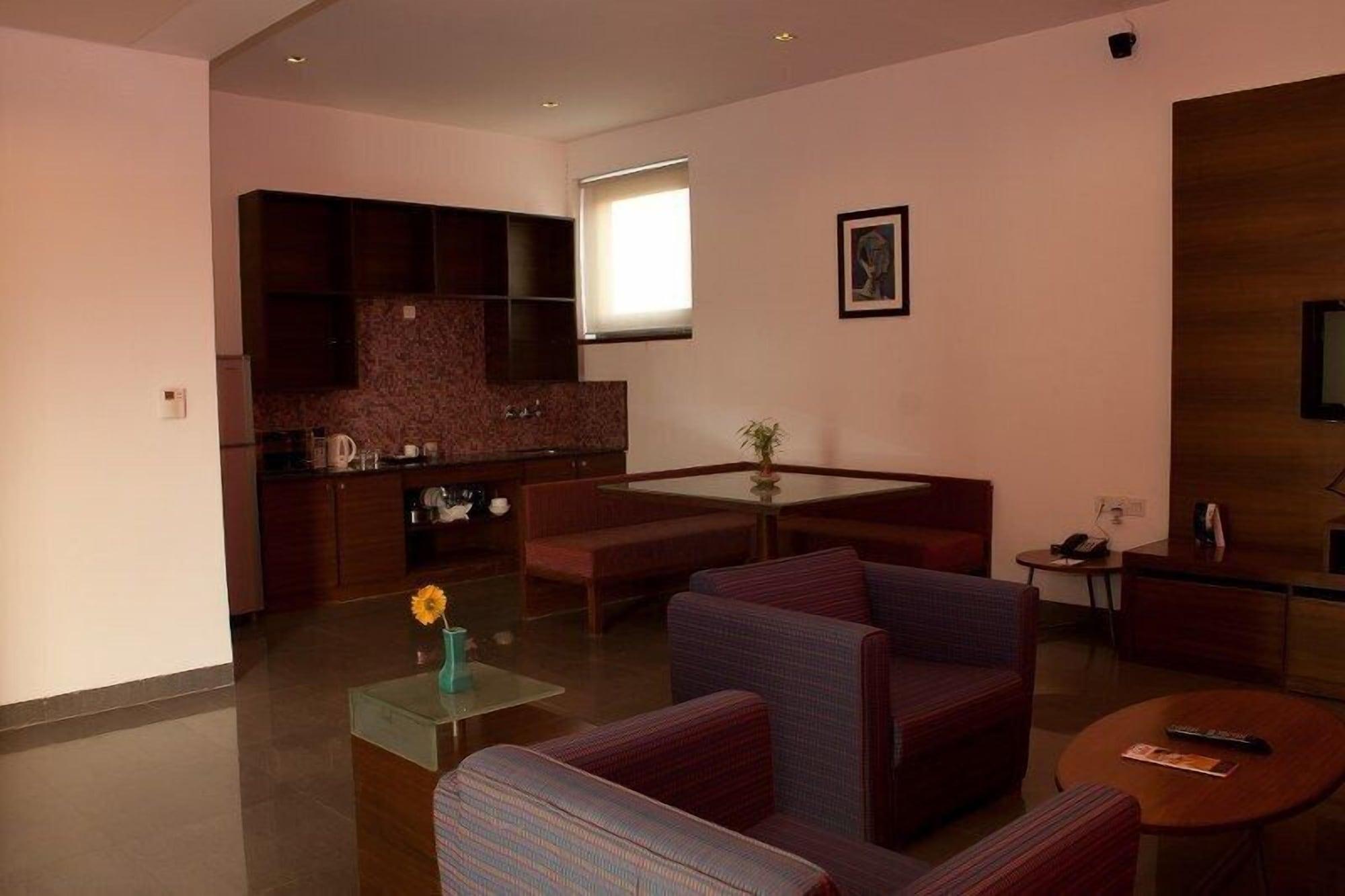 Hotel Parc Estique Pune Esterno foto