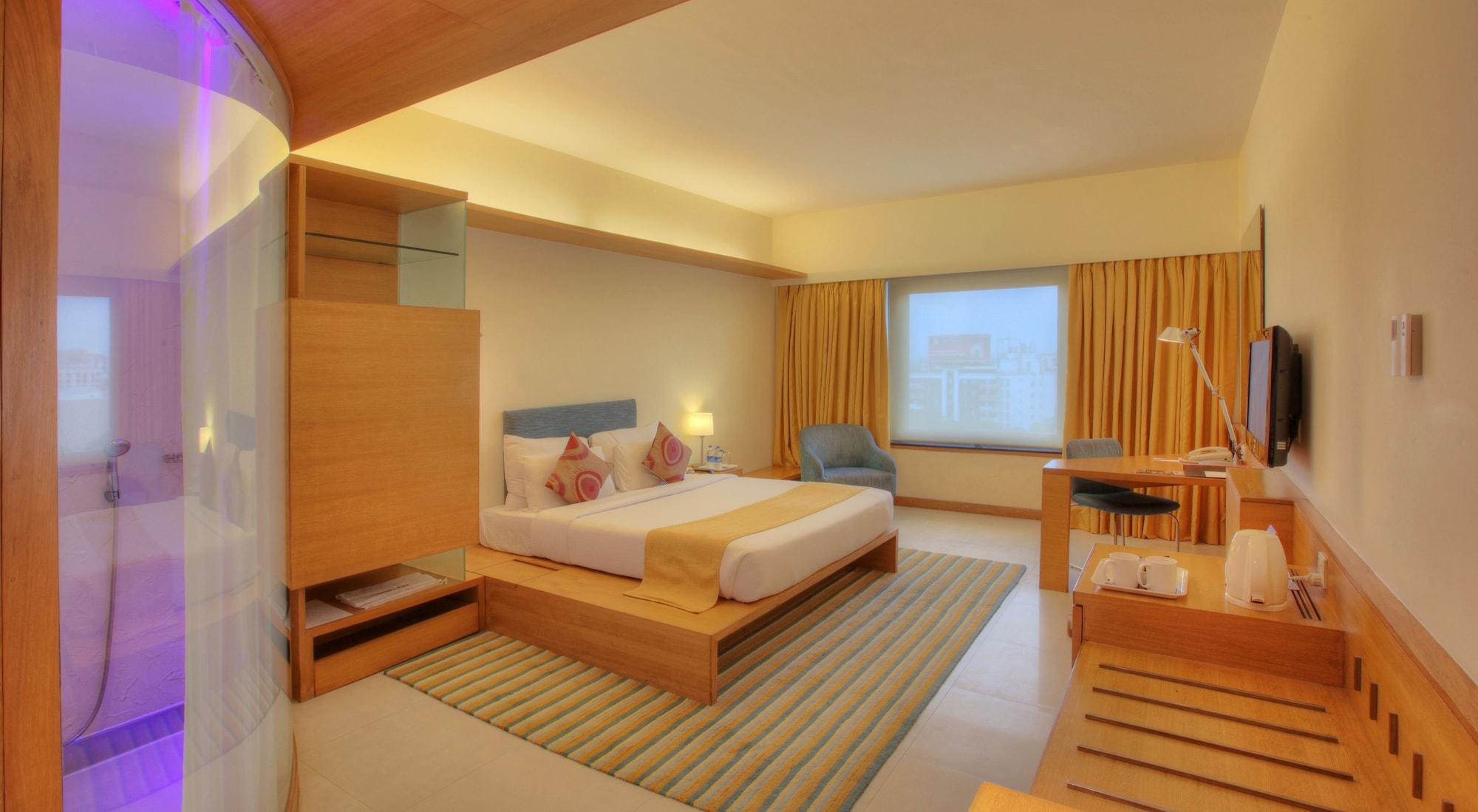 Hotel Parc Estique Pune Esterno foto