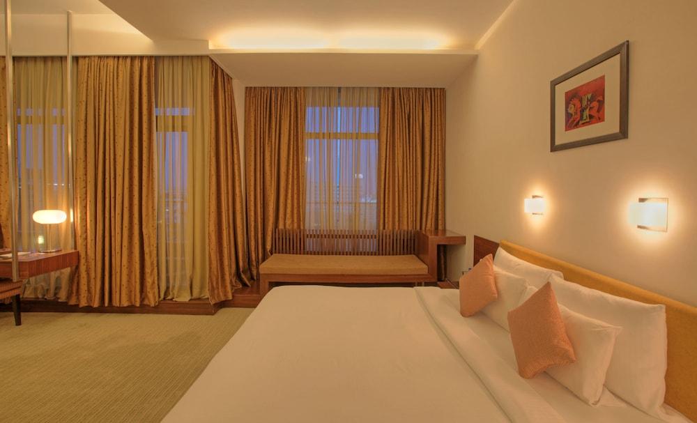 Hotel Parc Estique Pune Esterno foto