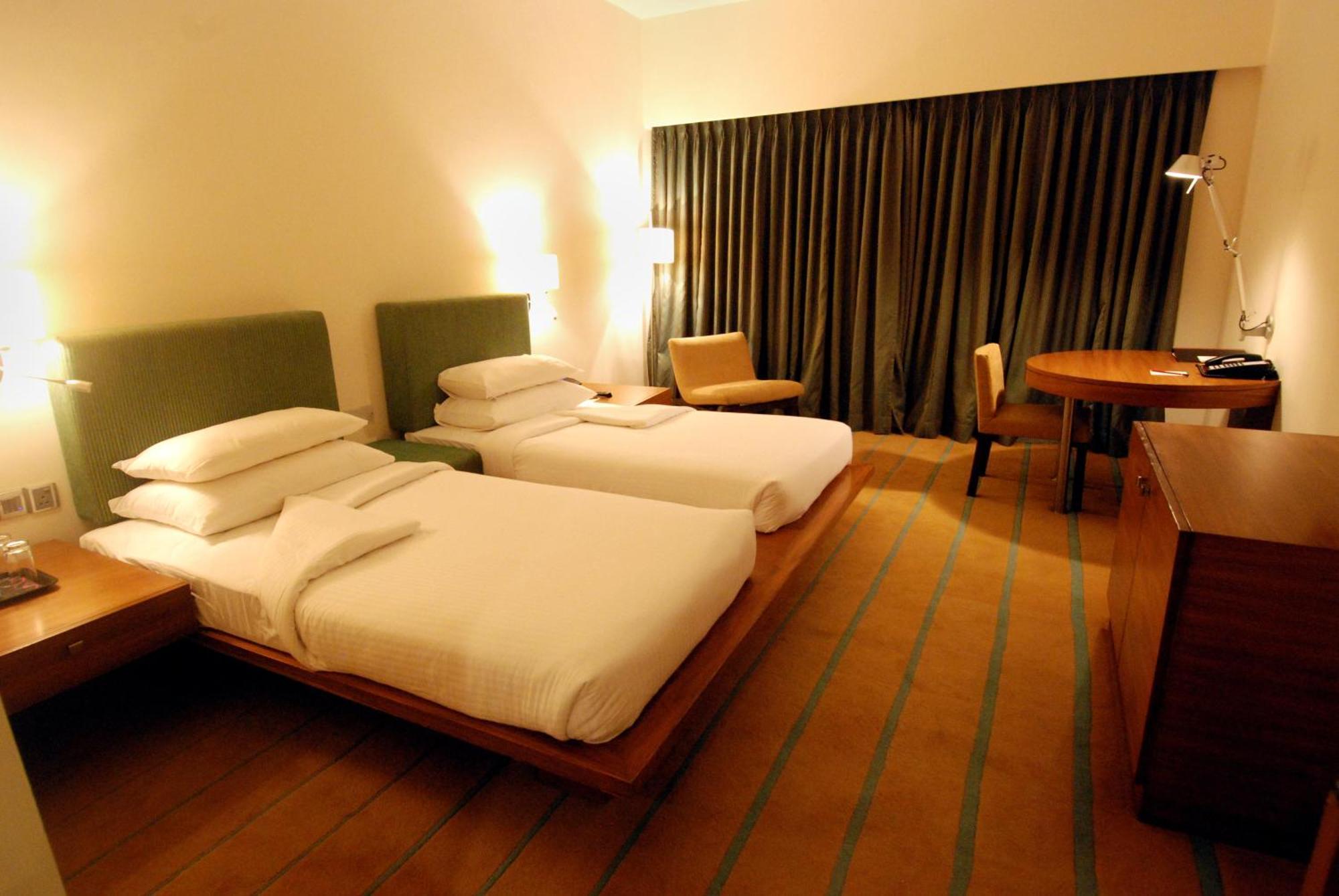 Hotel Parc Estique Pune Esterno foto