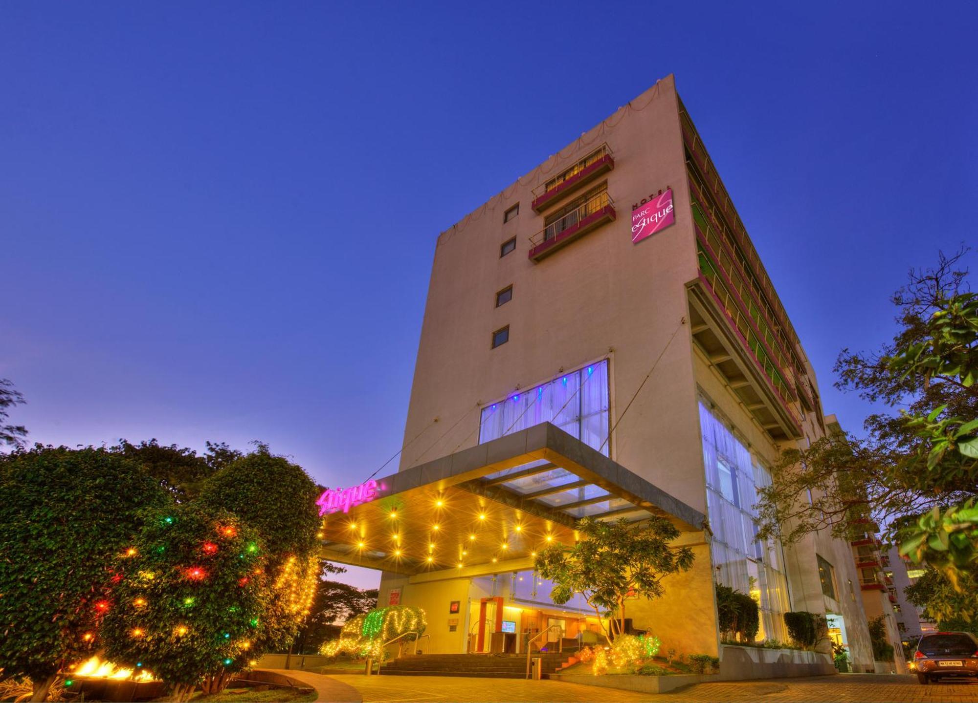 Hotel Parc Estique Pune Esterno foto