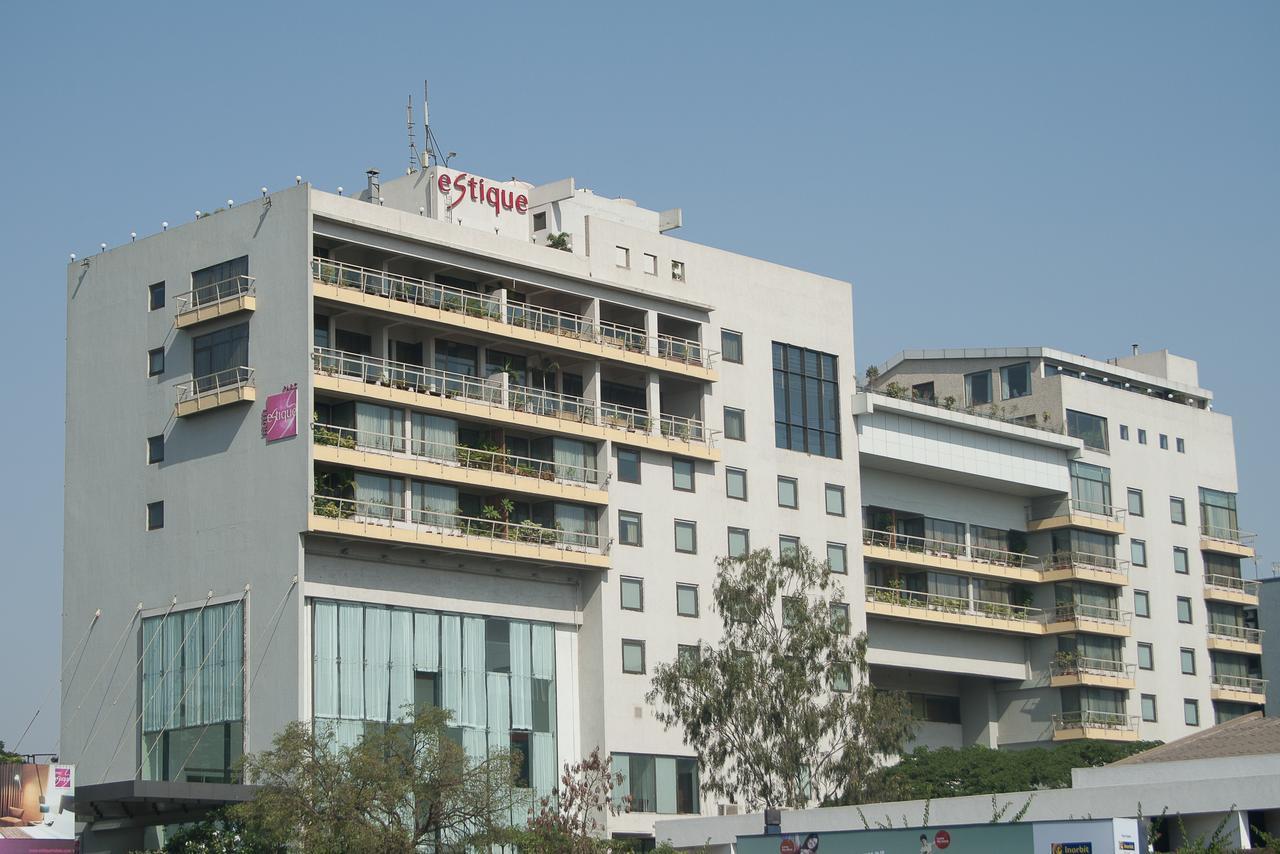 Hotel Parc Estique Pune Esterno foto