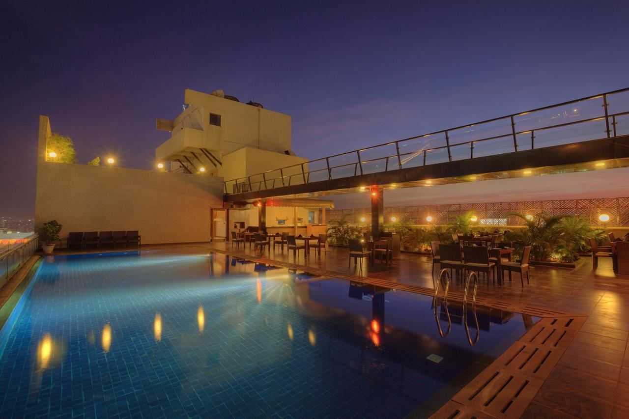 Hotel Parc Estique Pune Esterno foto