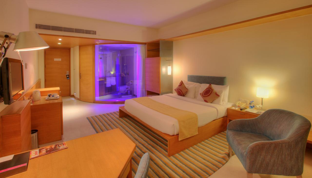 Hotel Parc Estique Pune Esterno foto