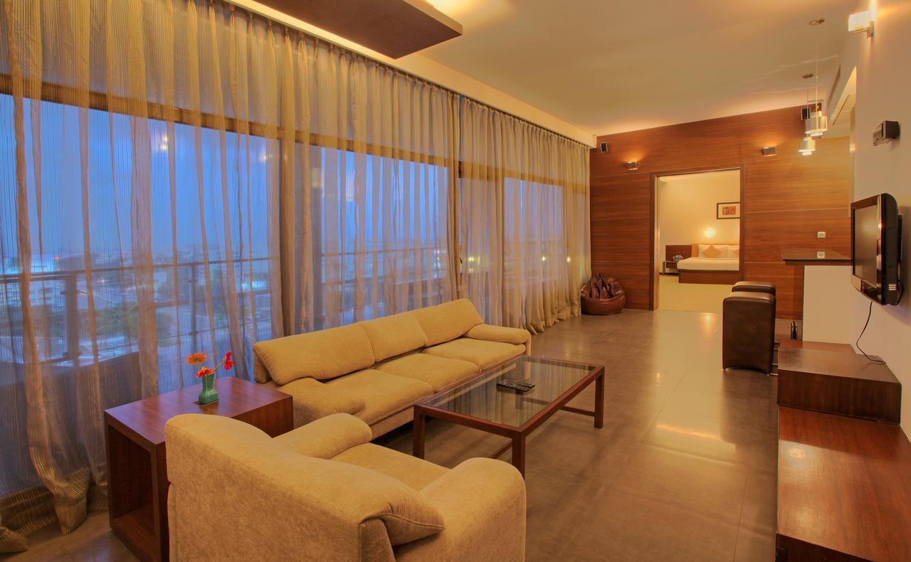 Hotel Parc Estique Pune Esterno foto