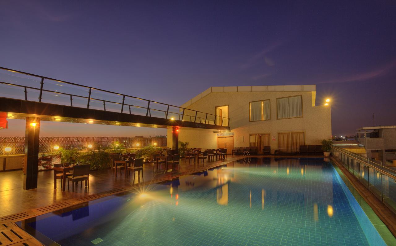 Hotel Parc Estique Pune Esterno foto