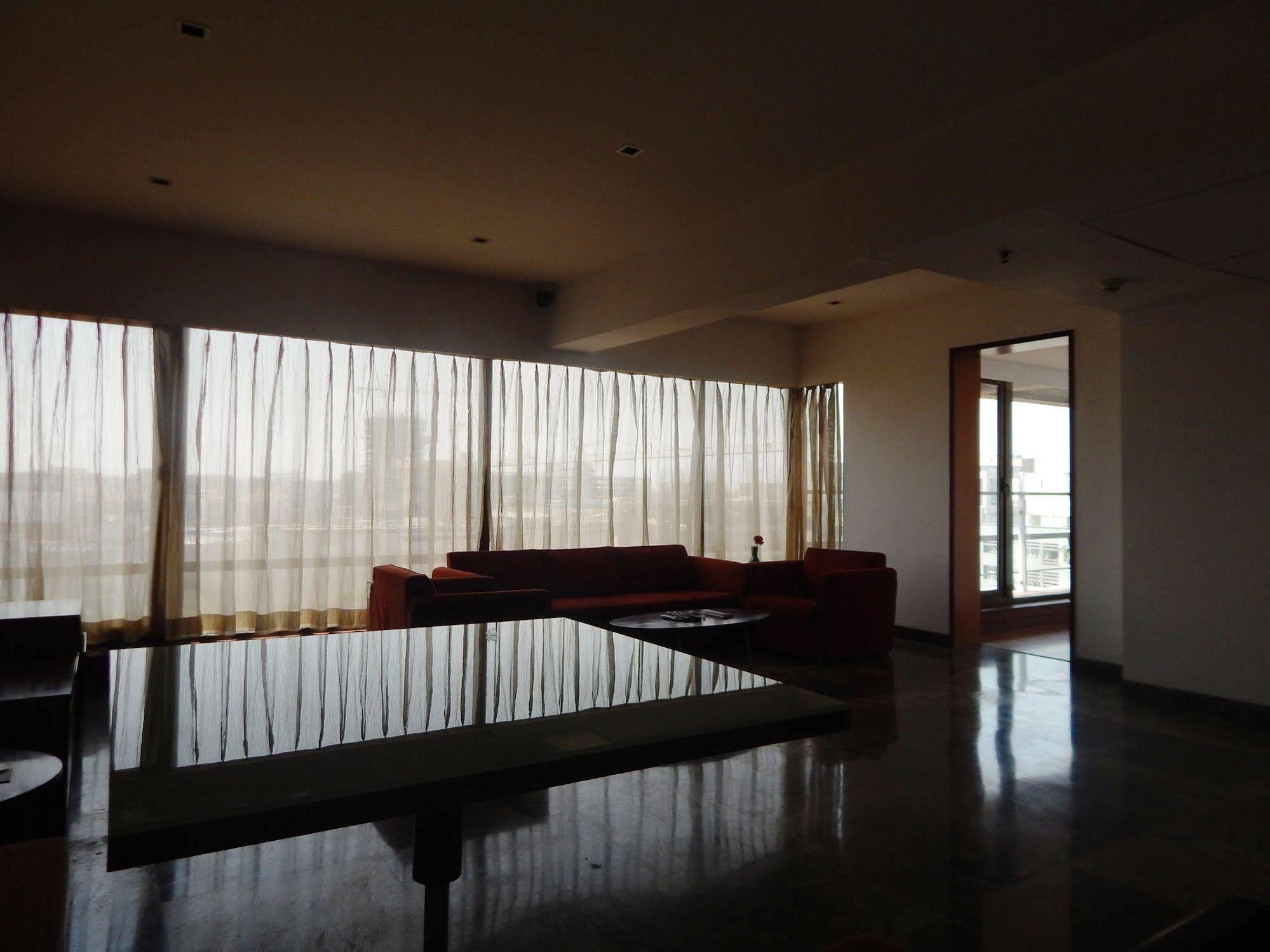 Hotel Parc Estique Pune Esterno foto