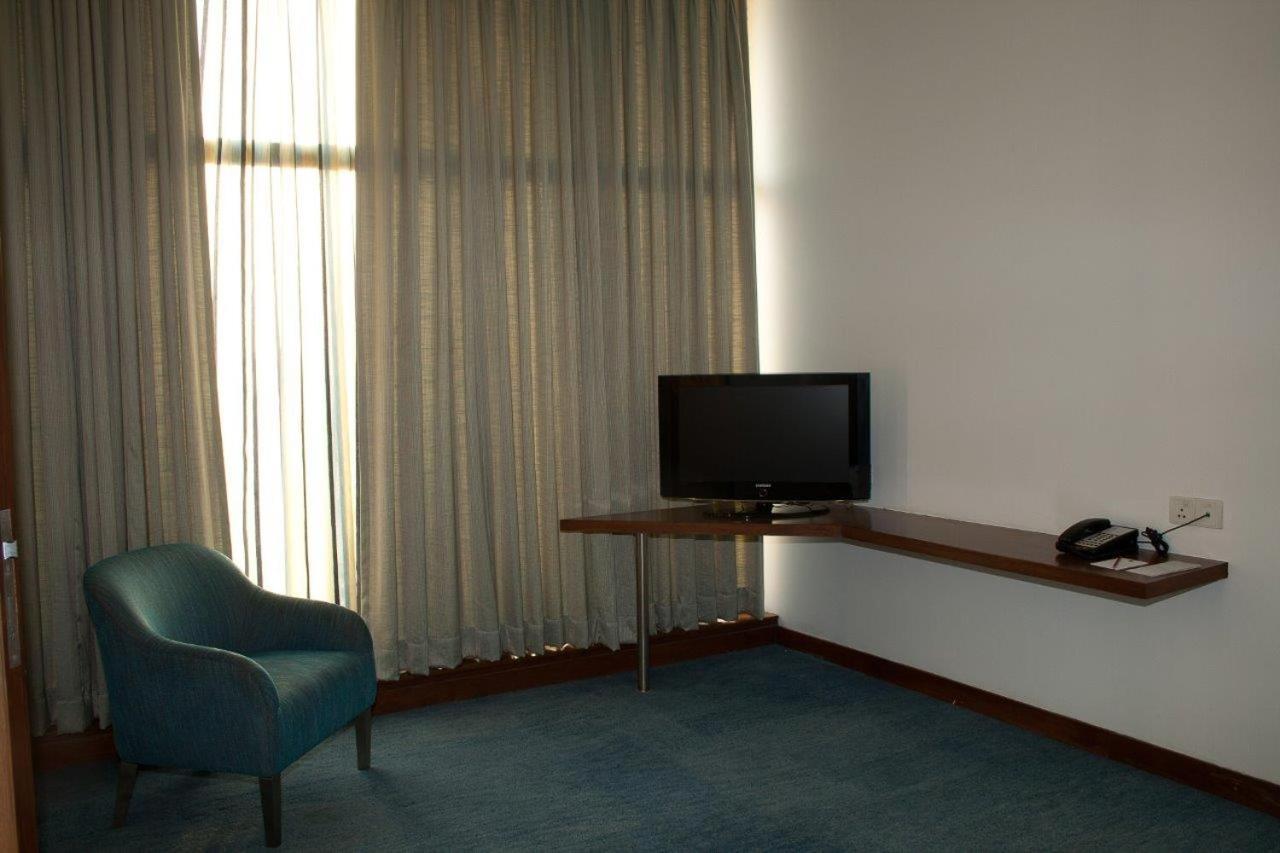 Hotel Parc Estique Pune Esterno foto