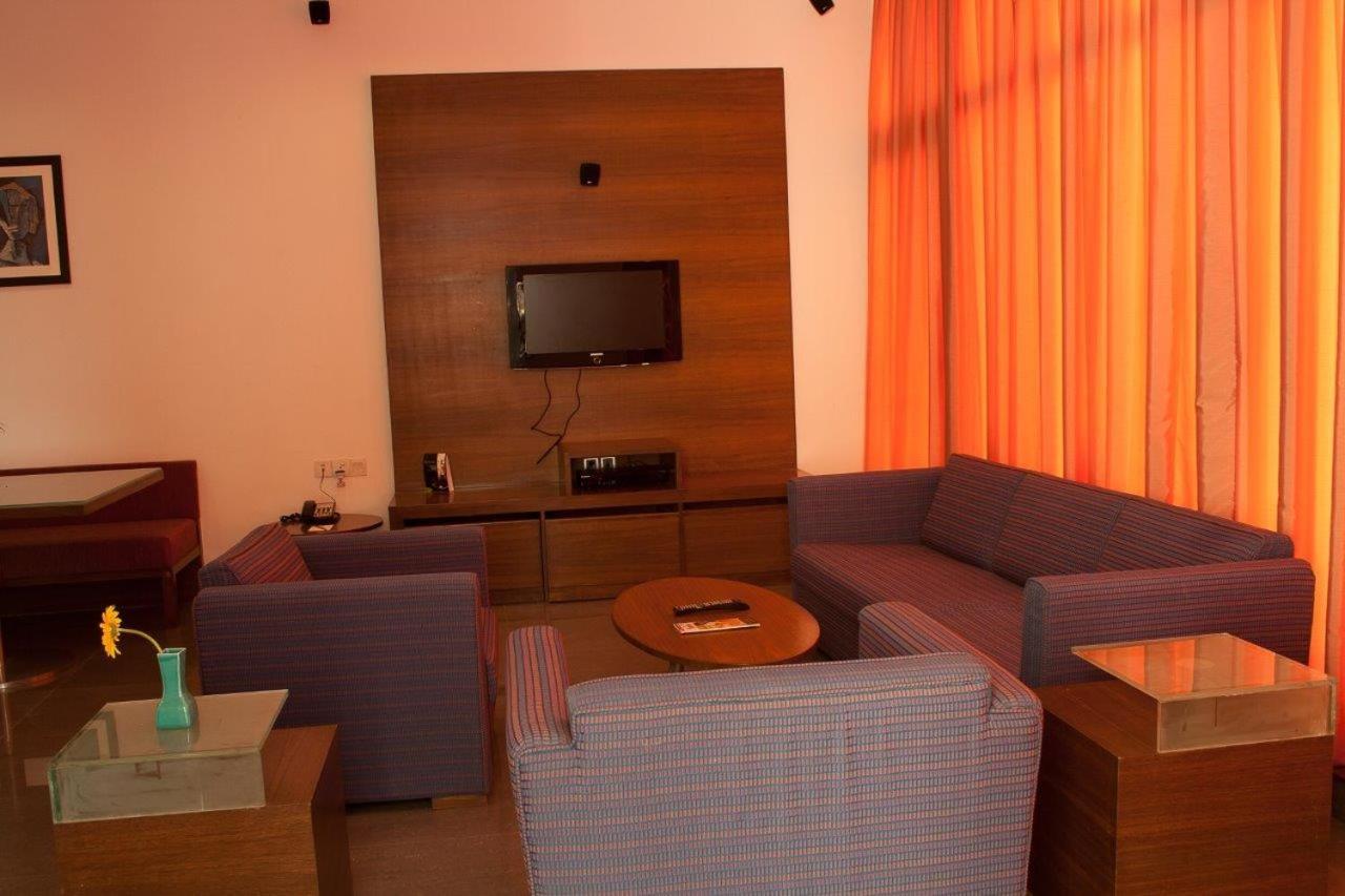 Hotel Parc Estique Pune Esterno foto