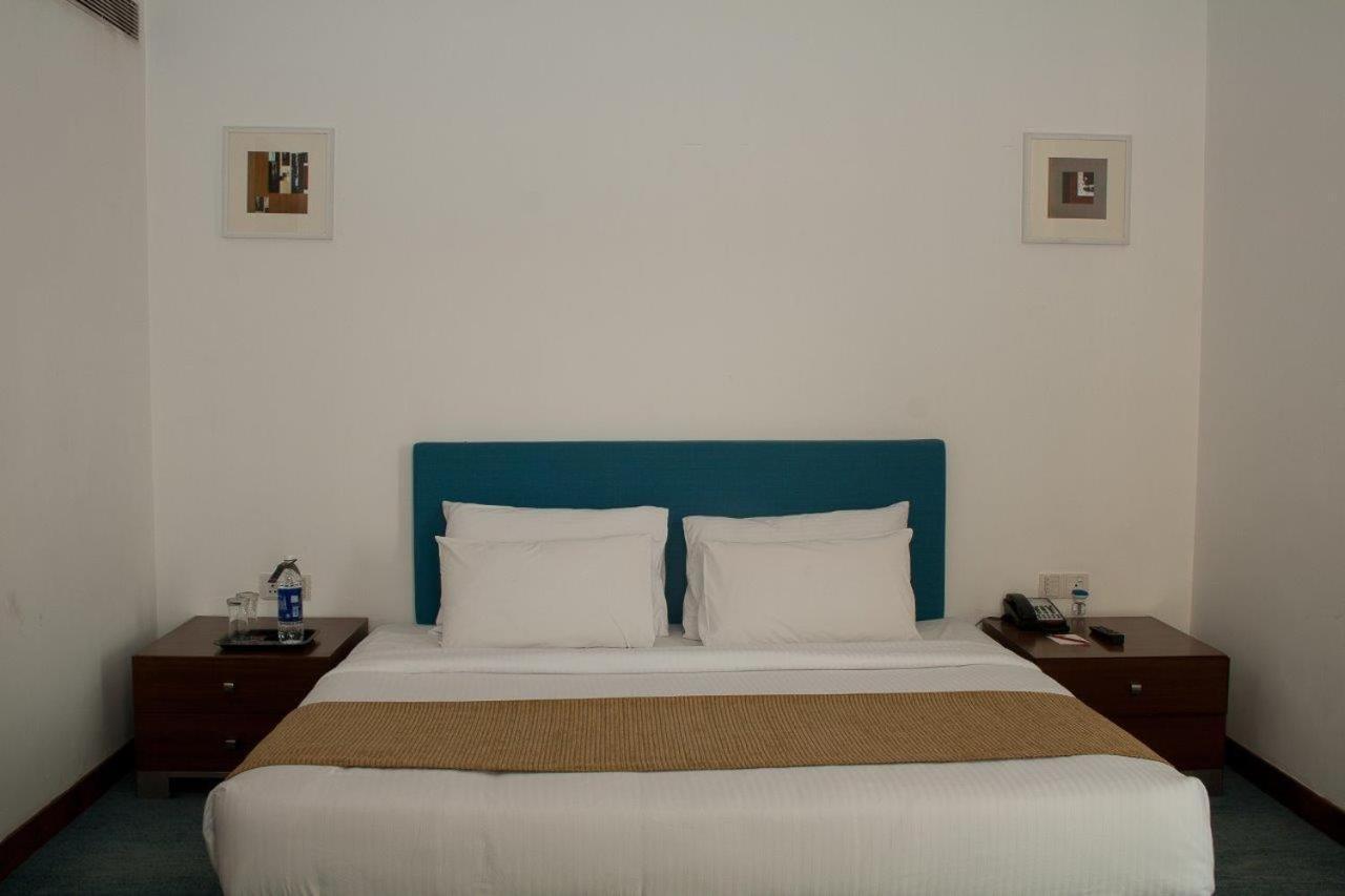 Hotel Parc Estique Pune Esterno foto